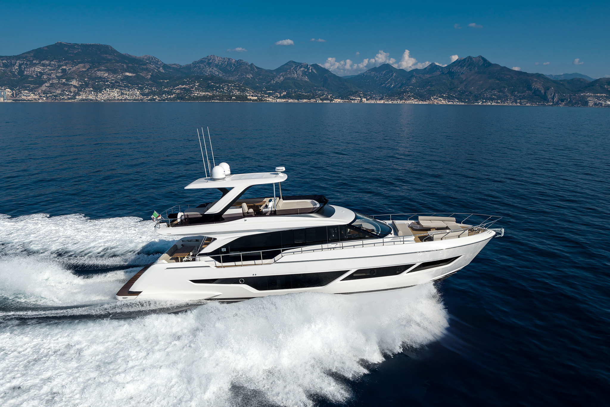 Ferretti 670