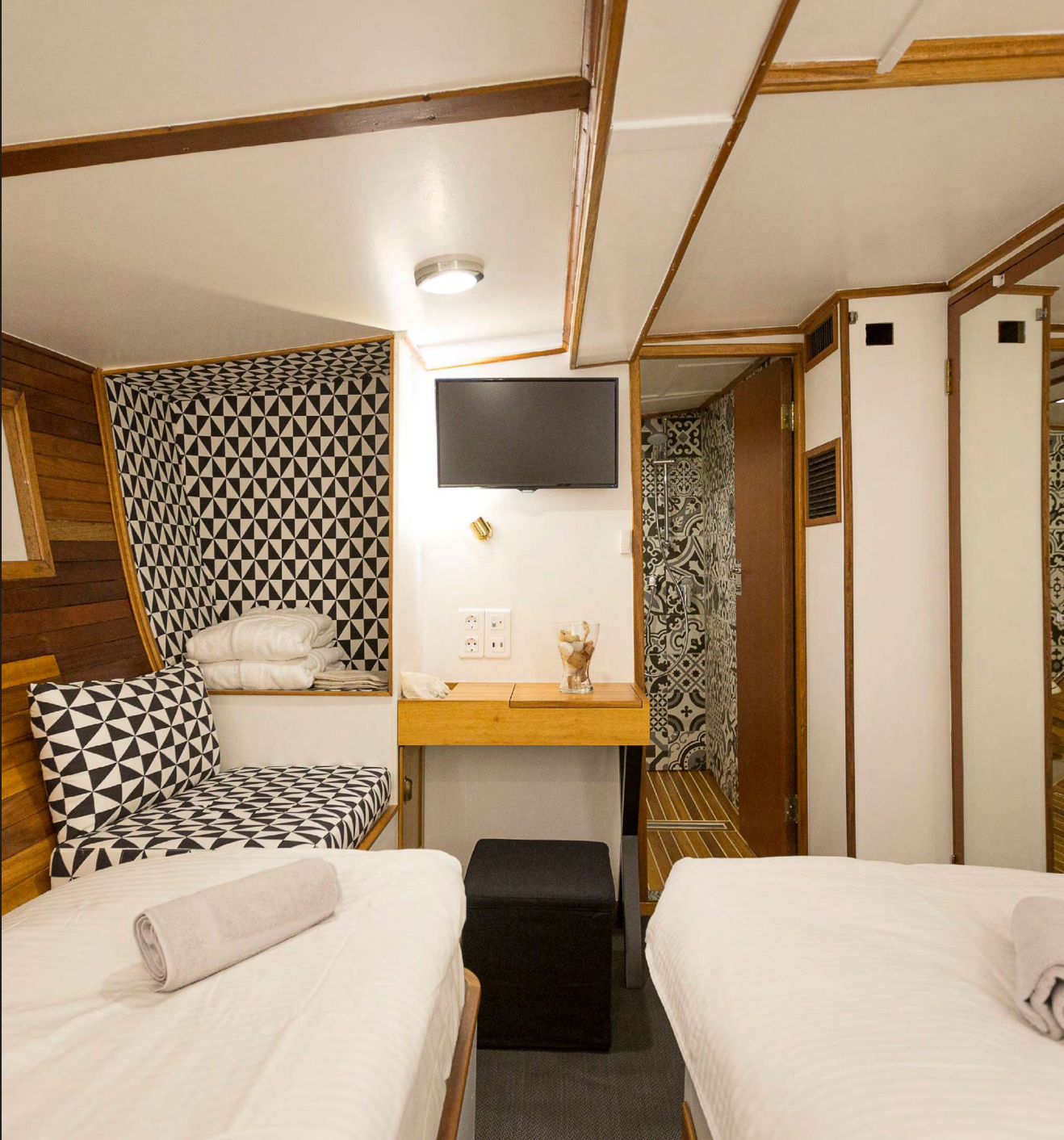 Twin Cabin