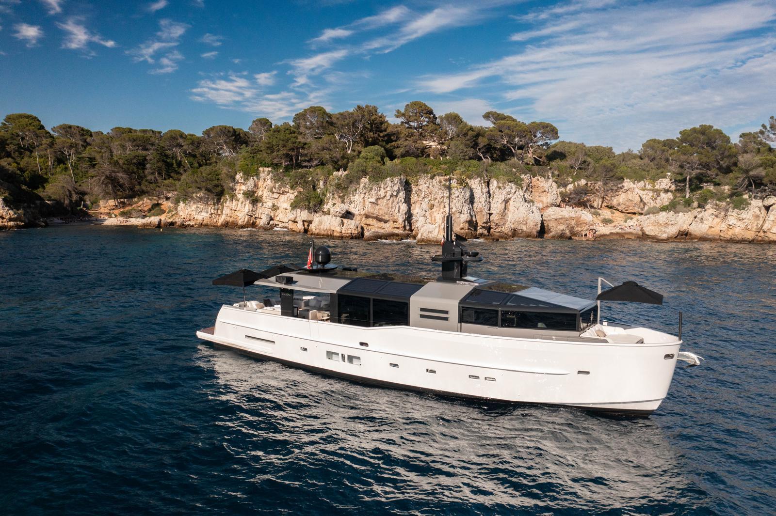 ARCADIA YACHTS 85 - Image 1
