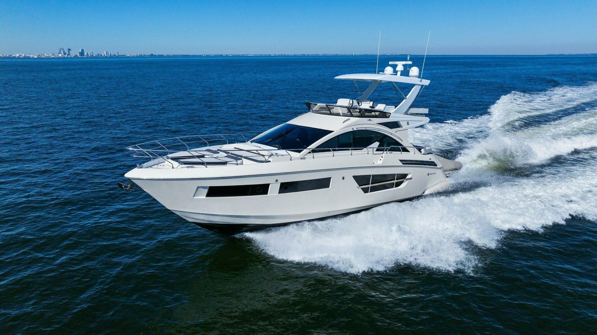 CRUISERS YACHTS CANTIUS 60 FLY - Image 1
